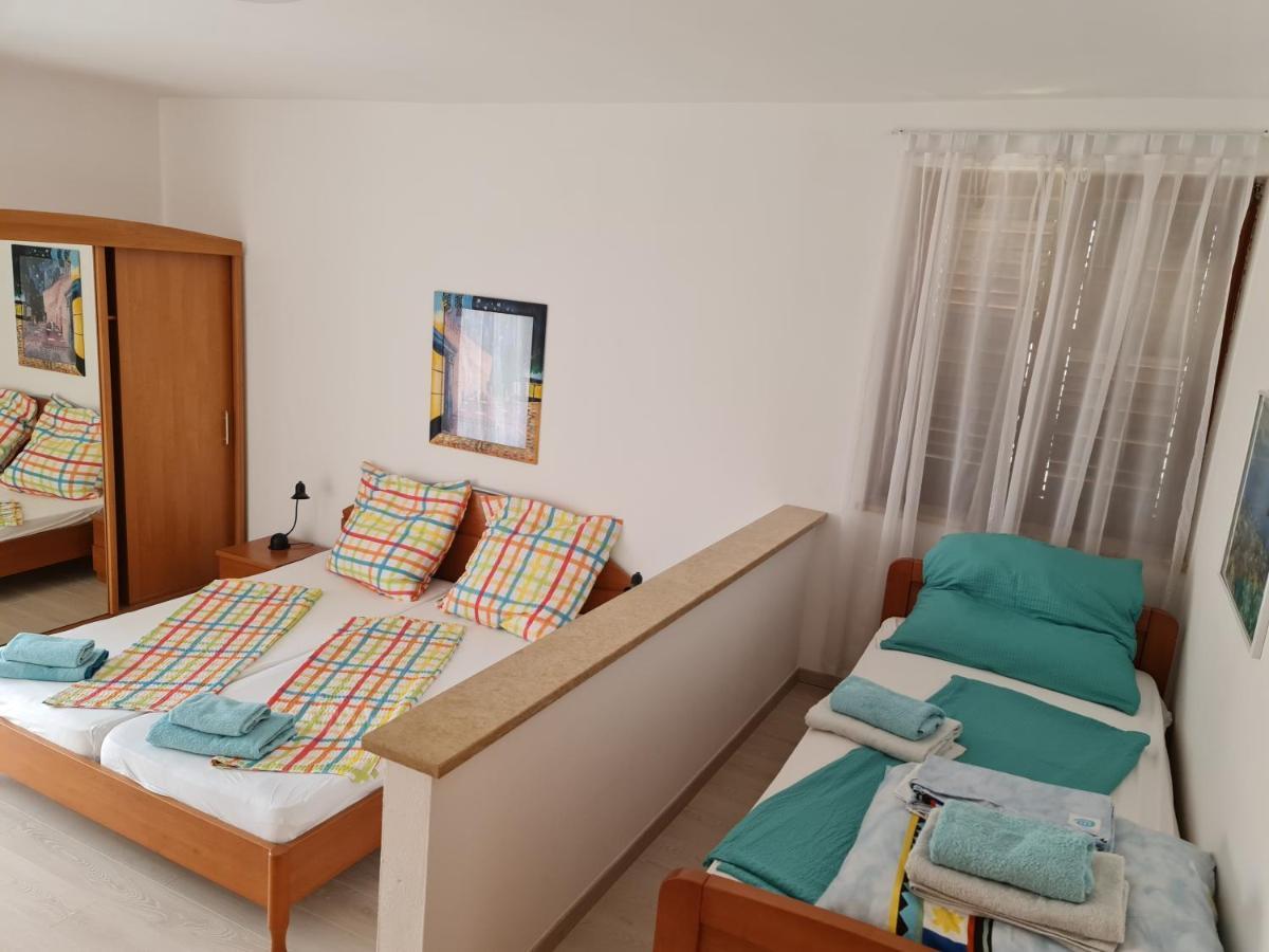 Apartment Mira Pula Exterior photo
