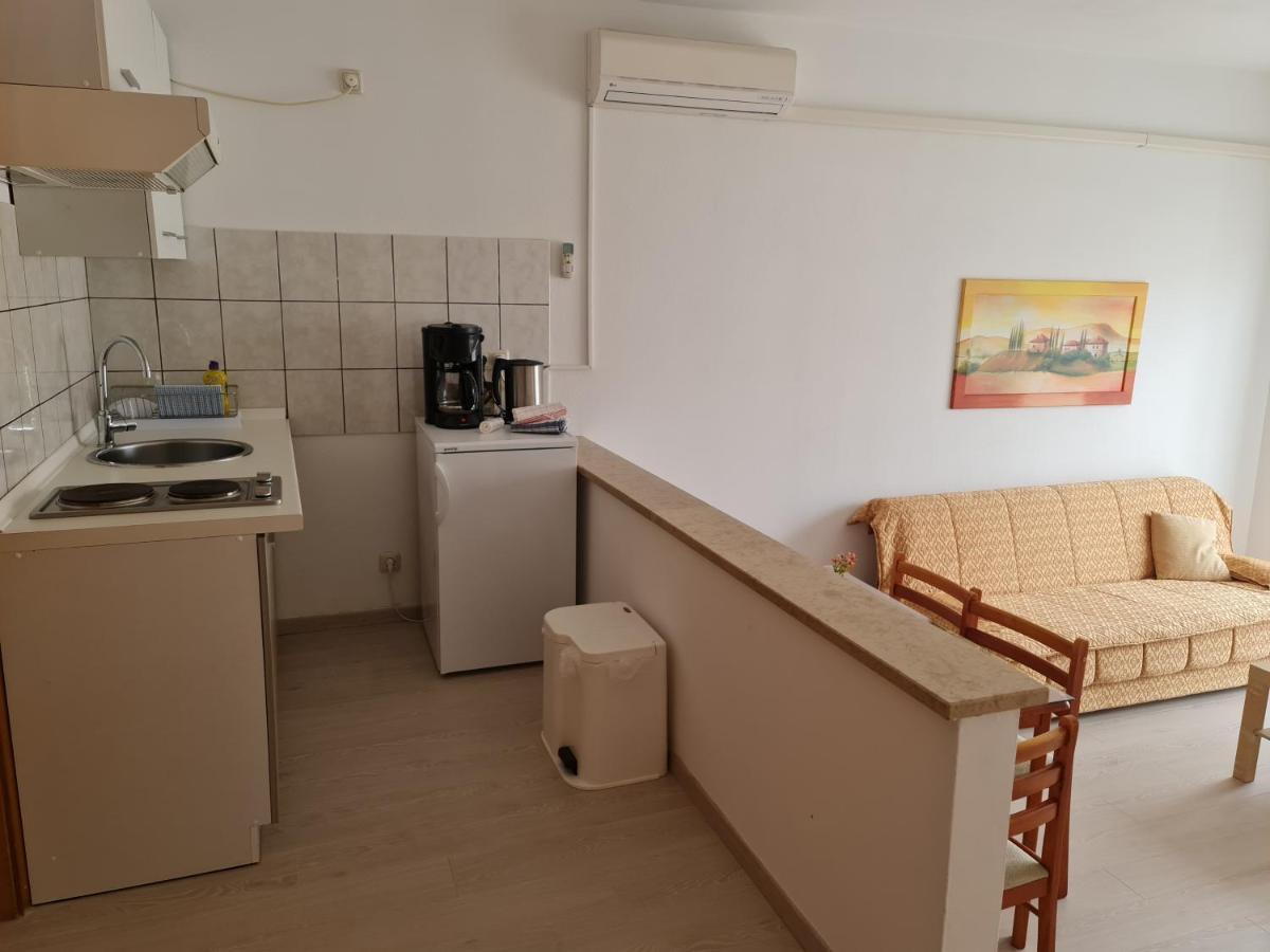 Apartment Mira Pula Exterior photo