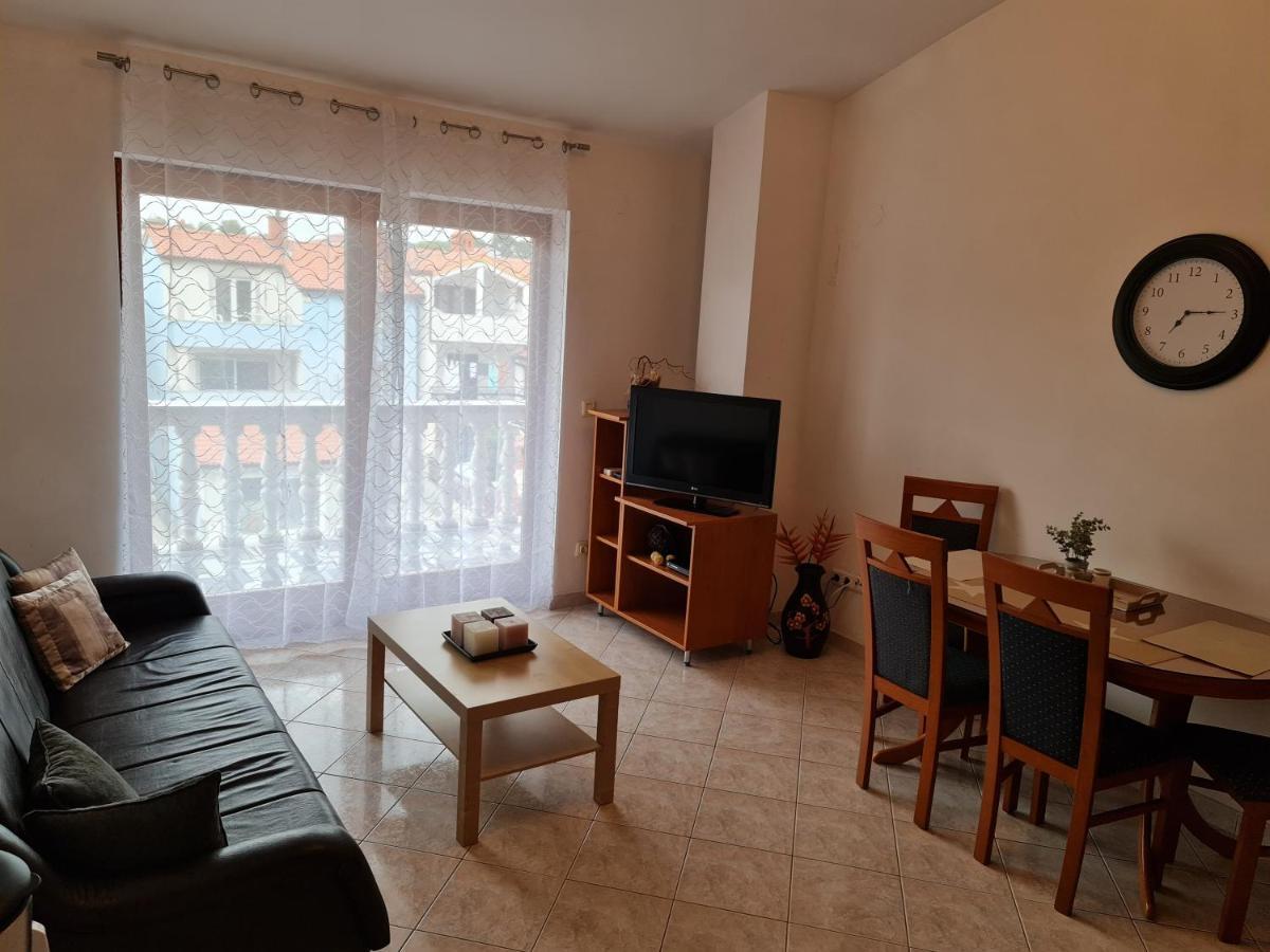 Apartment Mira Pula Exterior photo
