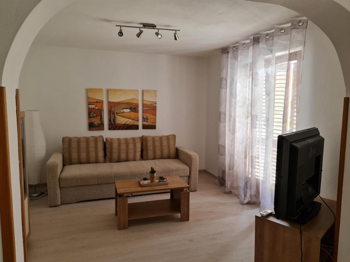 Apartment Mira Pula Exterior photo