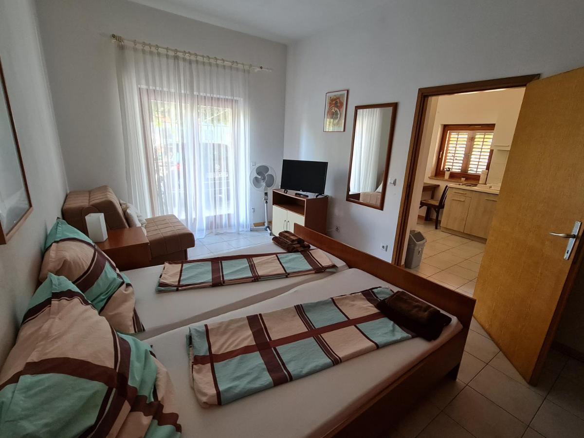 Apartment Mira Pula Exterior photo