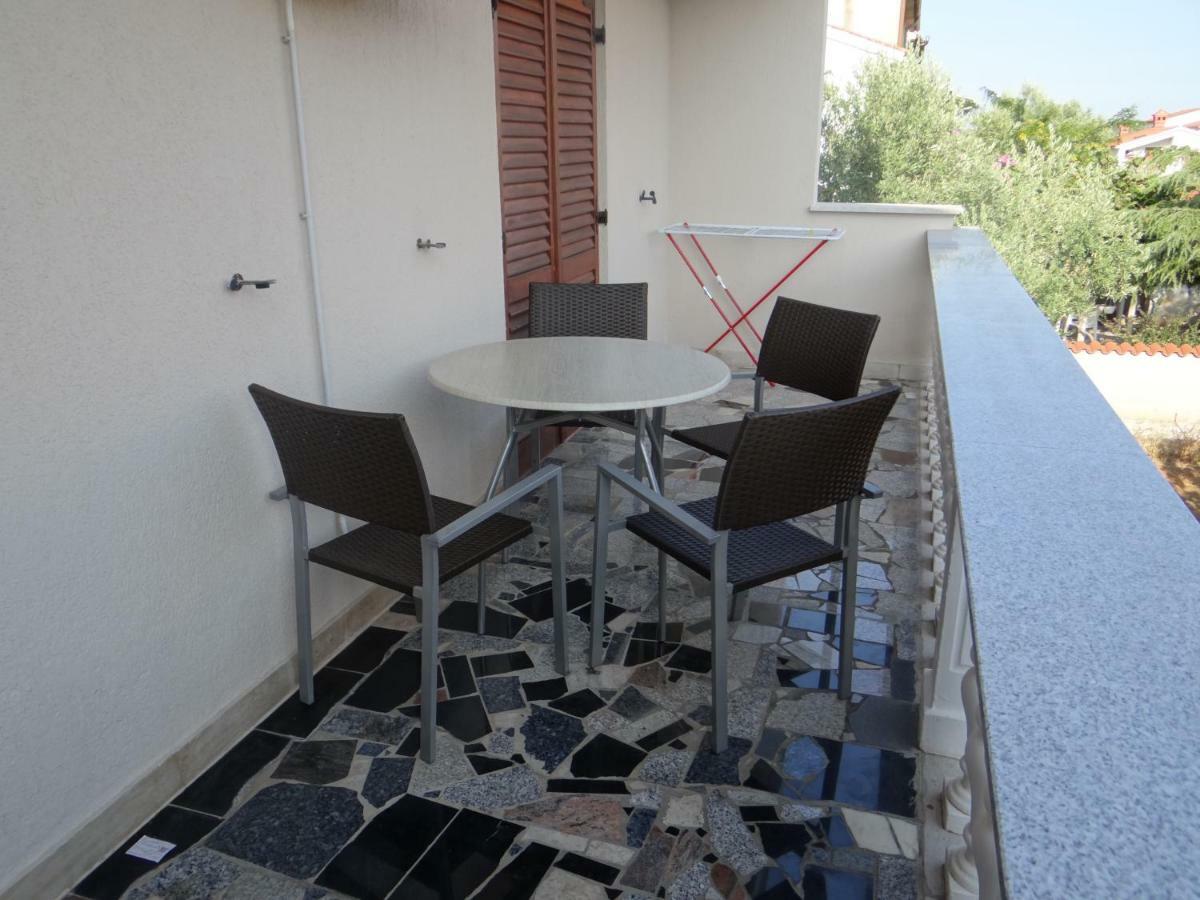 Apartment Mira Pula Exterior photo