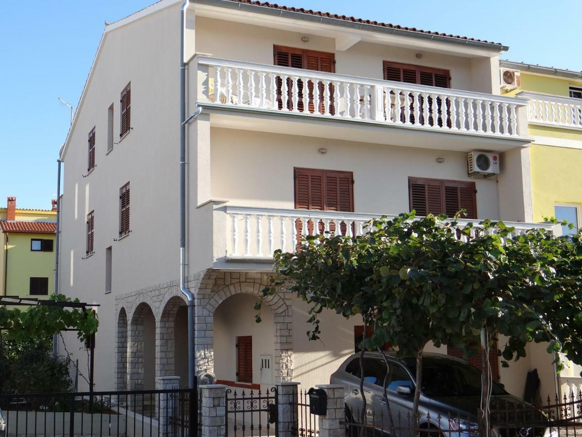 Apartment Mira Pula Exterior photo