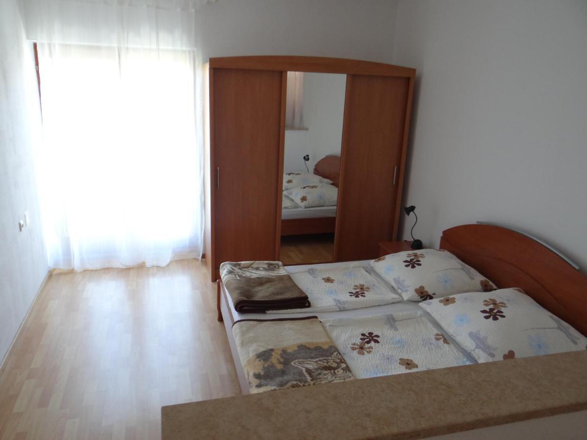 Apartment Mira Pula Exterior photo
